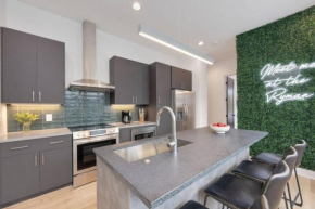 The Ryman 4 Bedroom Haven with Scenic Rooftop